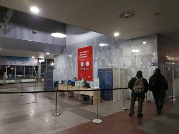 Українців почали вакцинувати прямо на вокзалах: кадри того, що відбувається