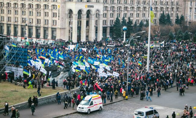 Розстріл на Майдані: сотні людей в сльозах збираються в центрі Києва, кадри