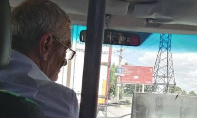 В Днепре маршрутчики игнорируют карантин: ездят без масок и насмехаются над пассажирами, фото