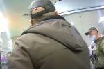 "Бросился на людей, ругаясь и угрожая": неадекват устроил дебош в аэропорту, видео