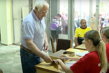 Безкоштовні продукти для ВПО та пенсіонерів