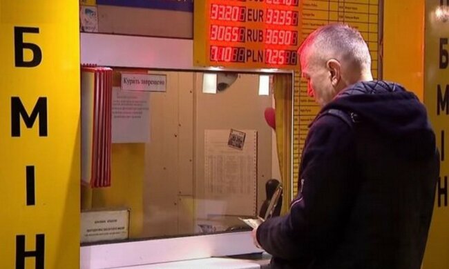 В Украине увеличился спрос на доллары в два раза: в НБУ выдали подробности