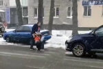 Переходила дорогу в неположенном месте: в Днепре водитель жестко наказал женщину