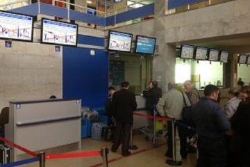 Чоловік погрожує підірвати аеропорт в Одесі, почалася евакуація: "Заїхав на мікроавтобусі і..."