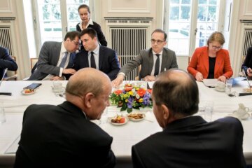 Головне за ніч: історична зустріч Трампа та Кім Чен Ина і підсумки «нормандської четвірки»