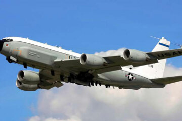 Ущент: в РФ розбився військовий літак (фото, відео)