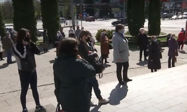 пенсия пенсионер карантин маски очередь выплаты люди