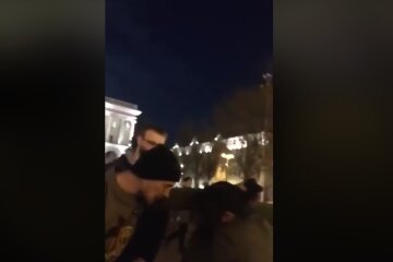 Ветеран АТО избил ромов на Майдане: кадры с места событий
