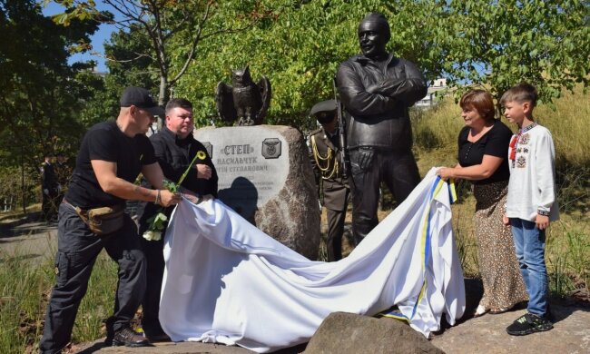 У Києві відкрили пам’ятник офіцеру воєнної розвідки Сергію «Степу» Васильчуку