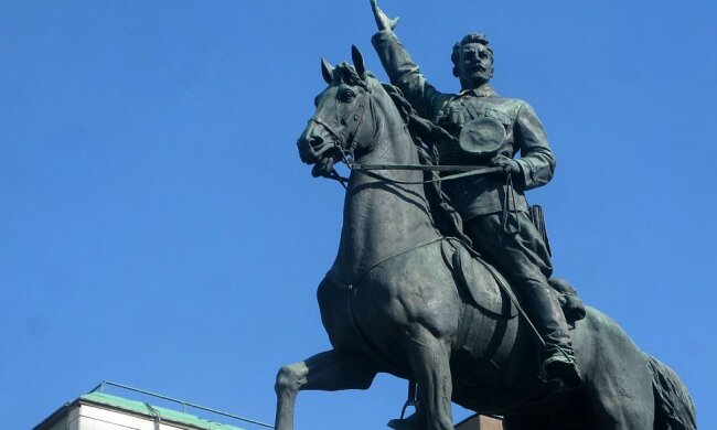 памятник Щорсу в Киеве