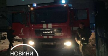 Склад химикатов загорелся в Киеве, кадры с места ЧП: спасатели бросили все силы на ликвидацию пожара