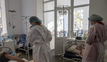 Одессит с инсультом не дождался помощи врачей: "Все места заняты пациентами с COVID-19"