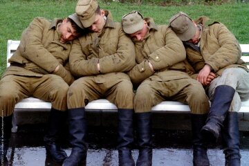 Чому росіяни тікають з передової фронту на Донбасі