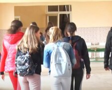 Юная школьница превратила жизнь учителей в ад, вмешалась полиция: детали ЧП на Херсонщине