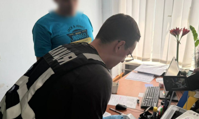 Украинское чиновник решил нажиться: коррупционная схема приносила ему 2 тысячи долларов с каждого клиента