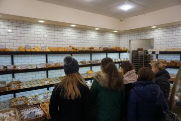 "Хліб по сто гривень": оголошено про нові правила покупок у магазинах і аптеках у Києві