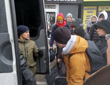 В Києві організували евакуацію з Солом’янського ринку до західного кордону України: "Друзі, ми не зупиняємось"