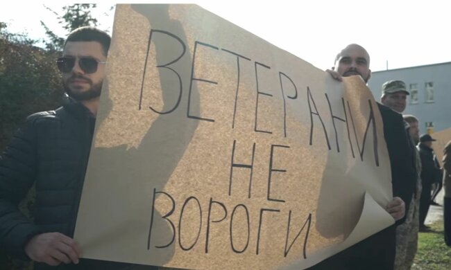 Представители Национального корпуса вновь пытались задать президенту вопрос о заключенных ветеранах