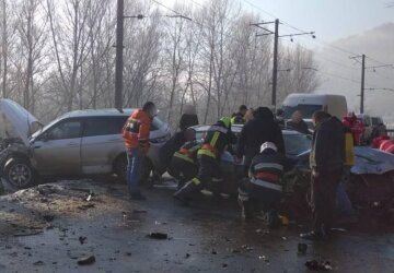 Маленькі діти розбилися в ДТП на українській трасі, їх довелося вирізати з авто: з'явилися фото