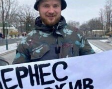 "Відразу видно, що в мери мітить": харків'янин з тату "Кернес живий" на лобі відзначився новою витівкою