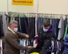 Покупатели устроили битву за футболку в секонд-хенде Одессы: видео драки