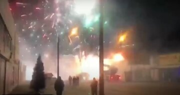 В Ростове гремят взрывы на крупном рынке, дым окутал весь город: кадры масштабного ЧП