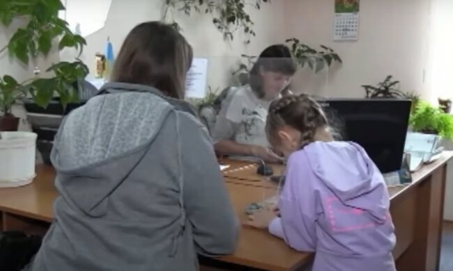 Безработным в Украине раздадут по 100 тысяч: есть важное условие