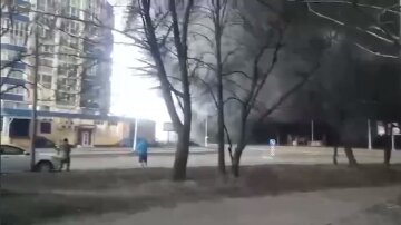 Сильна пожежа в Чернігові, місто заволокло чорним димом: "Так - вони нас бомблять, але ми згуртовані і готові давати відсіч"