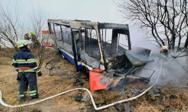 На Днепропетровщине во время ДТП загорелся пассажирский автобус: есть жертвы