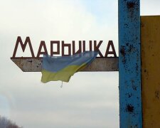 Боевики обстреляли Марьинку: осколки снаряда изрешетили мирного жителя