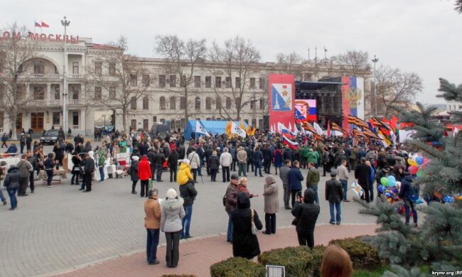 Крымским пенсионерам без российского паспорта сокращают пенсии