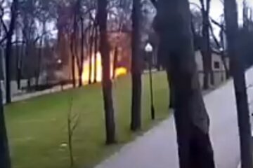 Парк Горького в Харкові потрапив під обстріл російських окупантів: кадри знищення зняли на відео