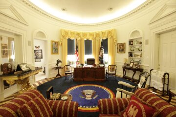 Трамп поменял цвет штор в Овальном кабинете Белого дома