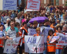 Ясинувата в окупації: як живуть люди, які так усіма силами "відбивалися" від України, відео
