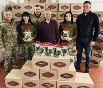 "Святой Николай - детям украинских Героев": Томенко передает 1300 подарков, компенсированных ЕСПЧ