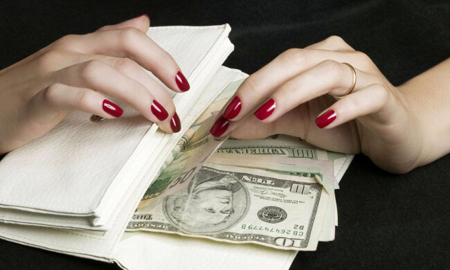 мошенница, аферистка