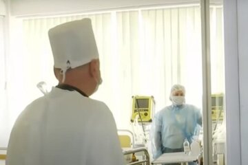 На помощь полугодовалой Анечке бросились в Одессе, фото: "Мать не сделала ничего"