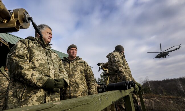 порошенко военное положение