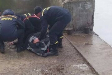 Маленькі українці провалилися під лід, лікарі роблять все можливе: деталі нещасного випадку