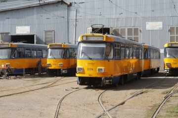 Власти Днепра похвастались покупкой старых немецких трамваев, фото: "покрасят, заменять детали и..."