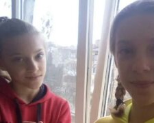 Хоронили в свадебных платьях: в последний путь провели 14-летних Юлю и Аню Аксенченко, кадры прощания