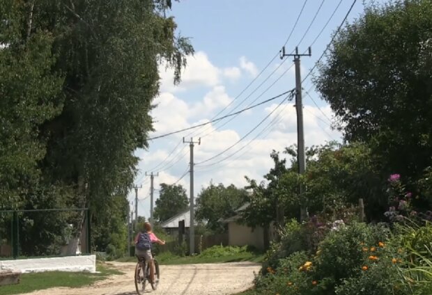 Графіки відключення світла у Кіровоградській області на 21 липня: де електрика повернеться лише під вечір