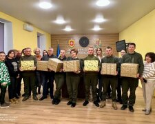 Колектив Екоінспекції Полісся передав вітання та подарунки колегам на передовій