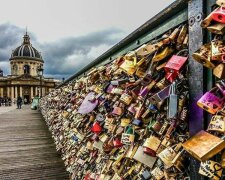 В Париже разберут мосты ради беженцев