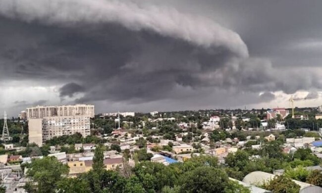 Ливни с грозами обрушатся на Одессу: когда ждать непогоды
