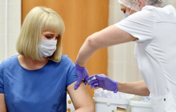 США і Німеччина створили вакцину від вірусу, ефективність 90%: коли вона надійде в лікарні