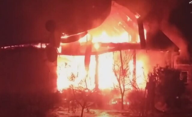 Под Киевом огнем охватило жилой дом: спасатели вынесли из руин тело 5-летнего ребенка