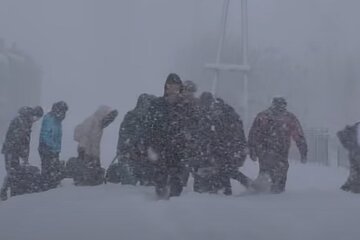 "Что-то невероятное": появились кадры последствий мощного шторма в Украине