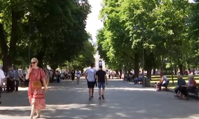 Спека та грози розірвуть Україну навпіл: синоптики видали, де буде найгірше