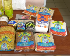 Безкоштовні продукти для ВПО та пенсіонерів у Полтаві: